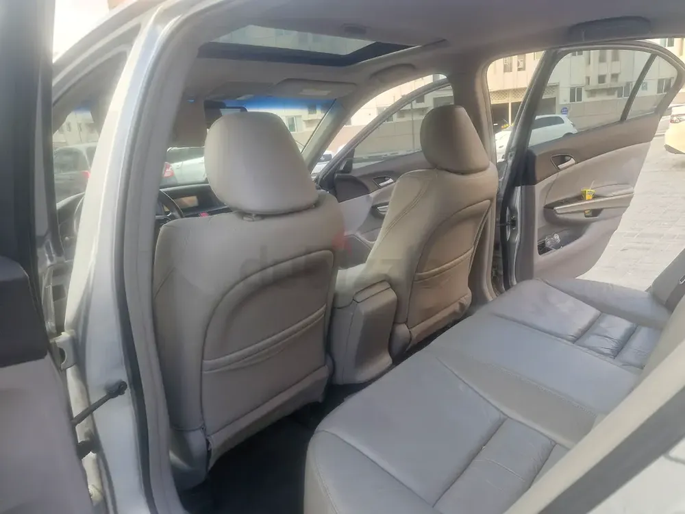 Agency maintained Honda Accord 2009 - Image 16