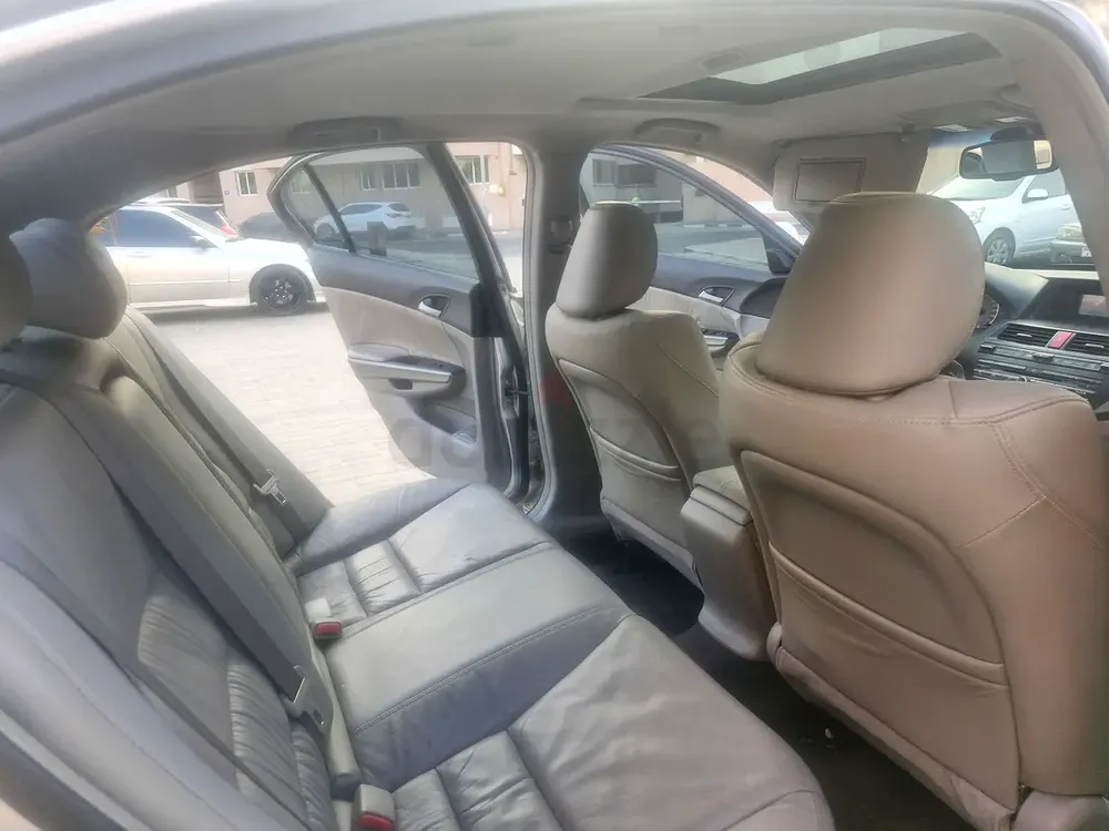 Agency maintained Honda Accord 2009 - Image 17