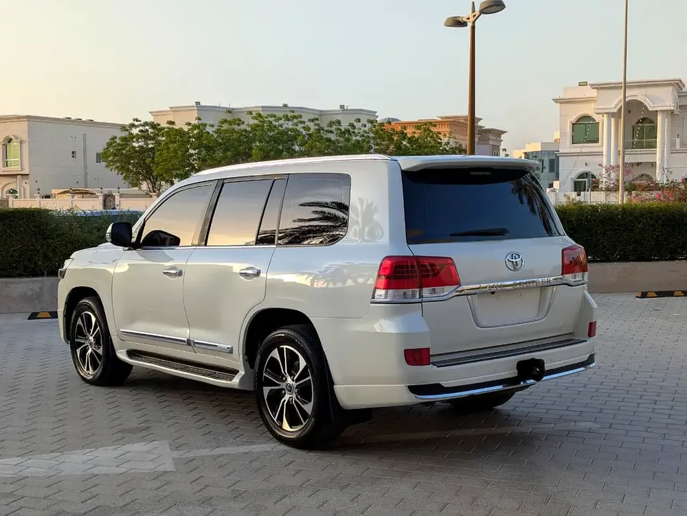 Toyota Land Cruiser 2018 GXR Top Full Option | GCC Specs | V8 4.6L | - Image 14
