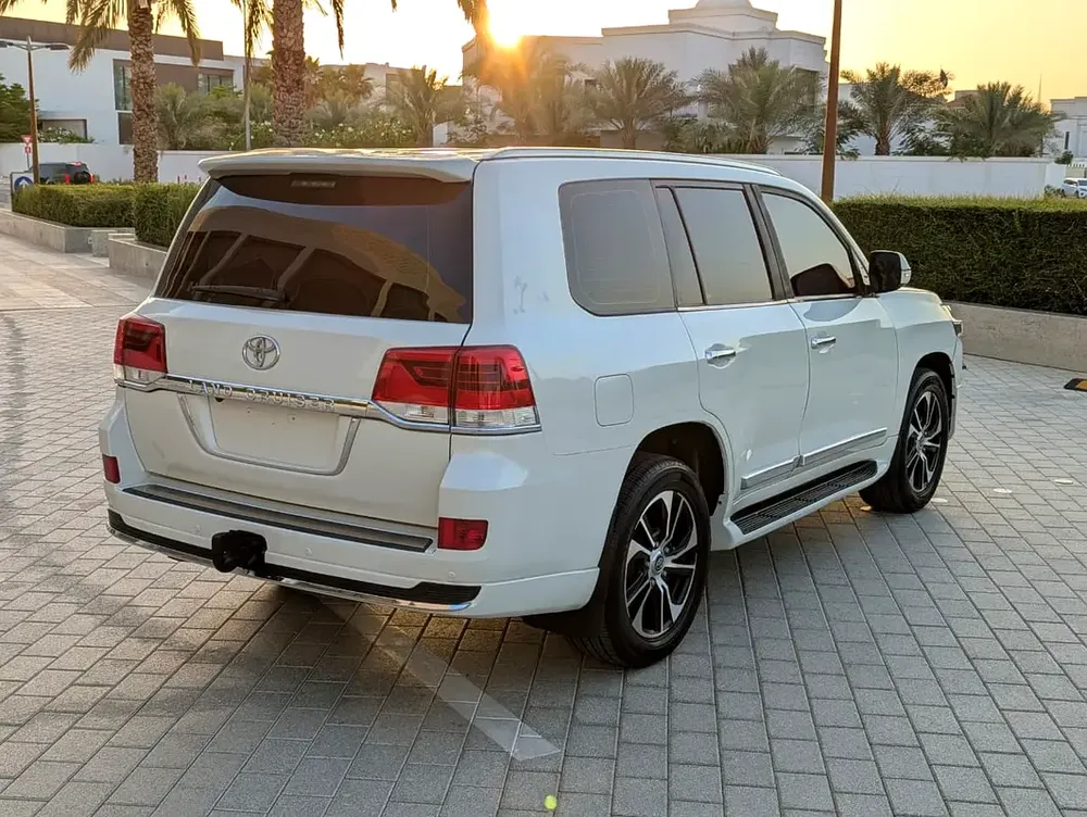 Toyota Land Cruiser 2018 GXR Top Full Option | GCC Specs | V8 4.6L | - Image 15