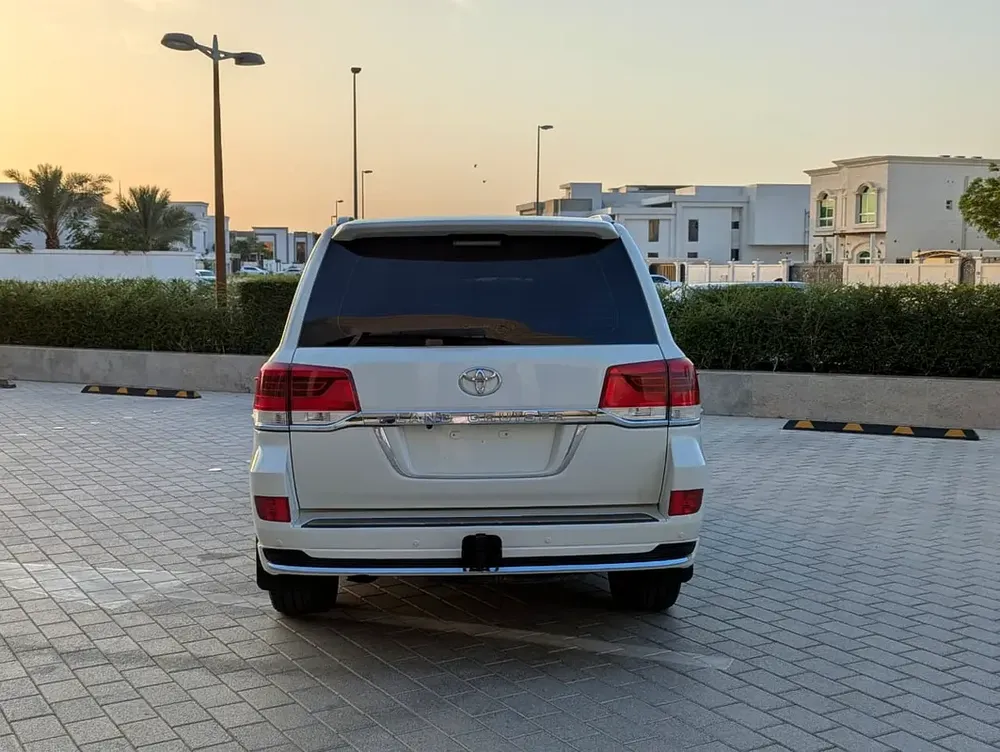 Toyota Land Cruiser 2018 GXR Top Full Option | GCC Specs | V8 4.6L | - Image 18