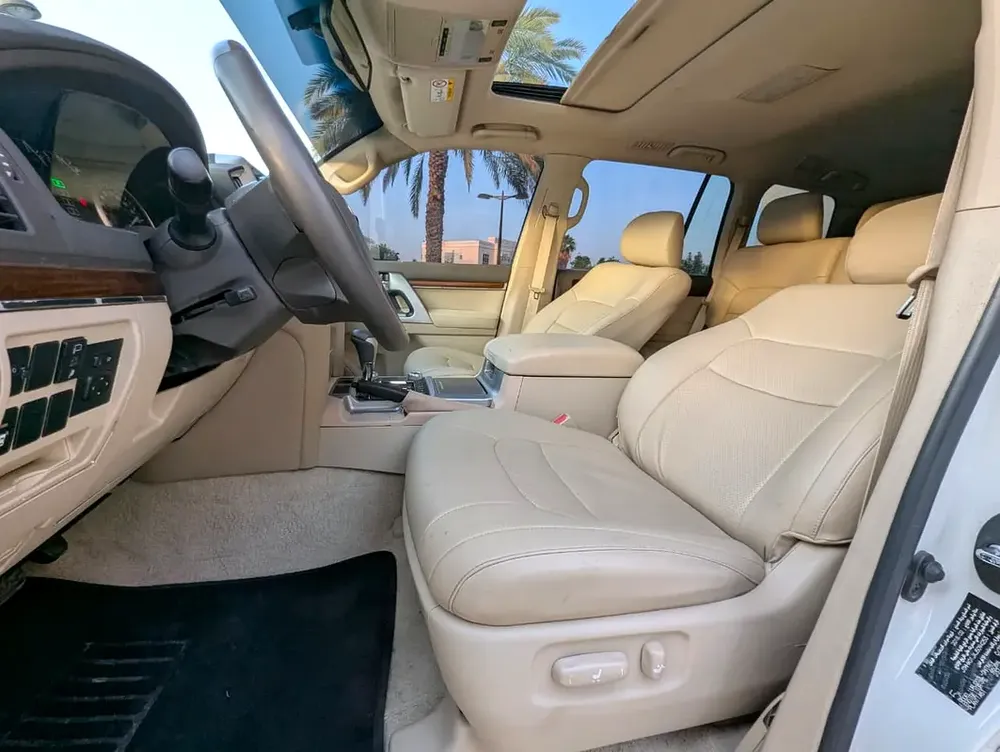 Toyota Land Cruiser 2018 GXR Top Full Option | GCC Specs | V8 4.6L | - Image 4