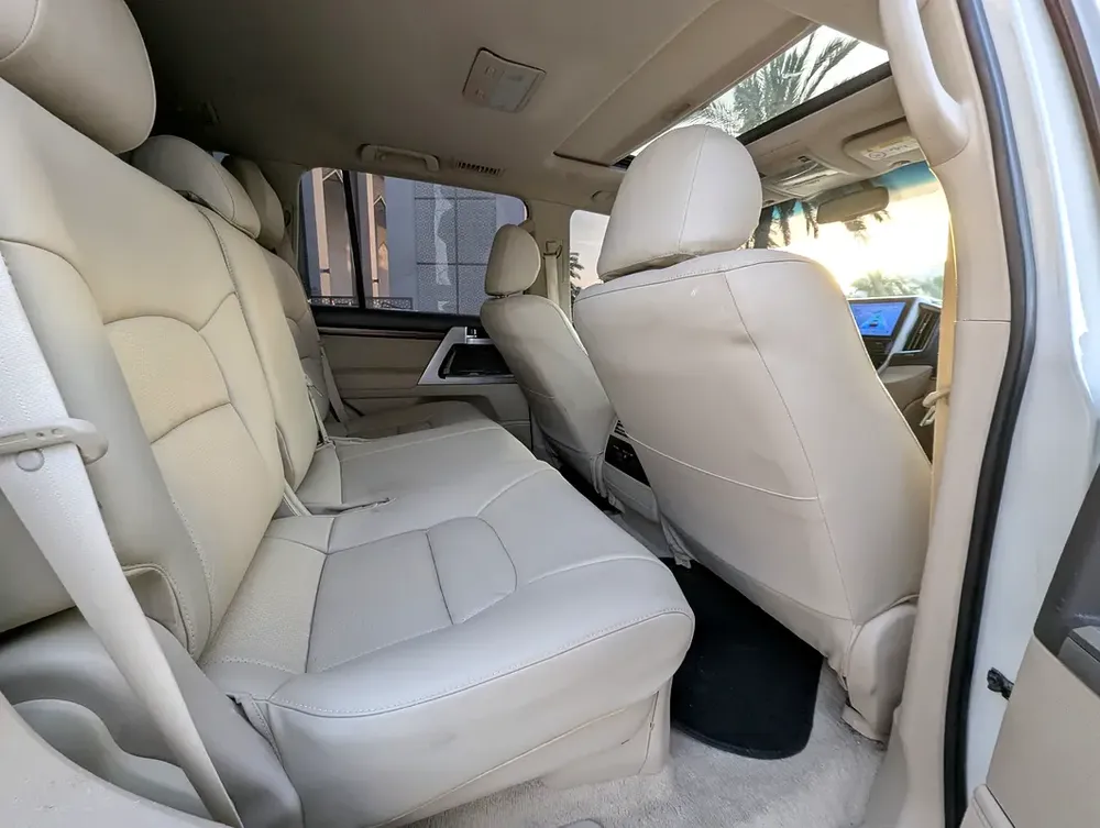 Toyota Land Cruiser 2018 GXR Top Full Option | GCC Specs | V8 4.6L | - Image 6