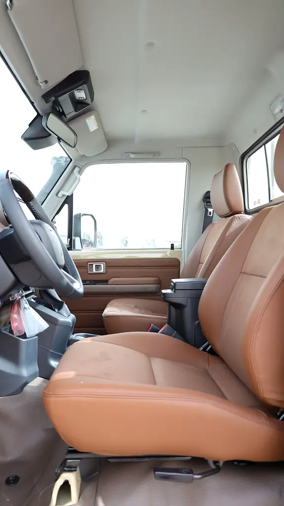 Toyota Land Cruiser 70 Series LC 79 40th Anniversary 2025 GCC Specs - Image 12