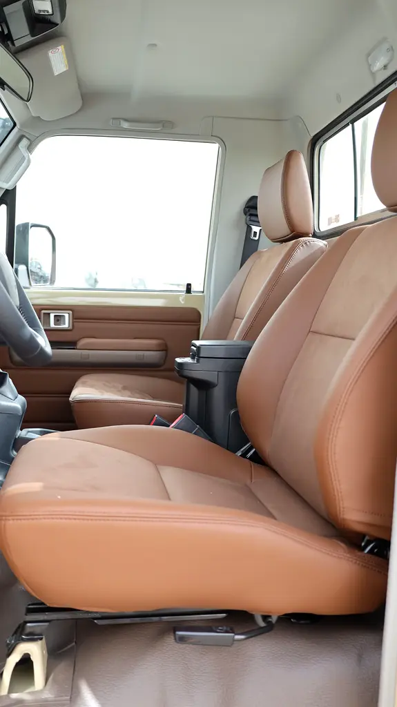 Toyota Land Cruiser 70 Series LC 79 40th Anniversary 2025 GCC Specs - Image 13