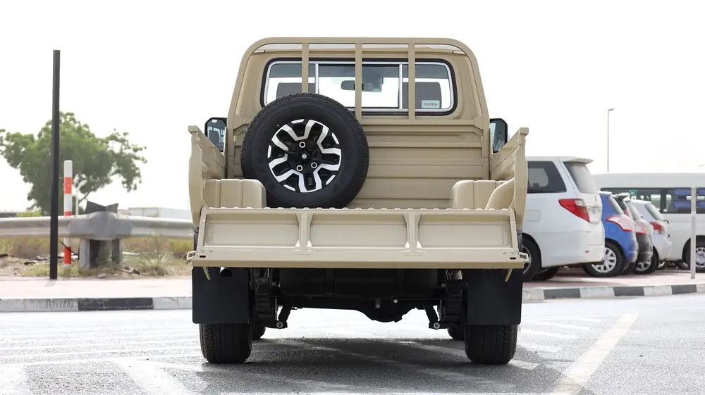 Toyota Land Cruiser 70 Series LC 79 40th Anniversary 2025 GCC Specs - Image 6