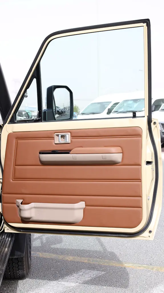 Toyota Land Cruiser 70 Series LC 79 40th Anniversary 2025 GCC Specs - Image 9