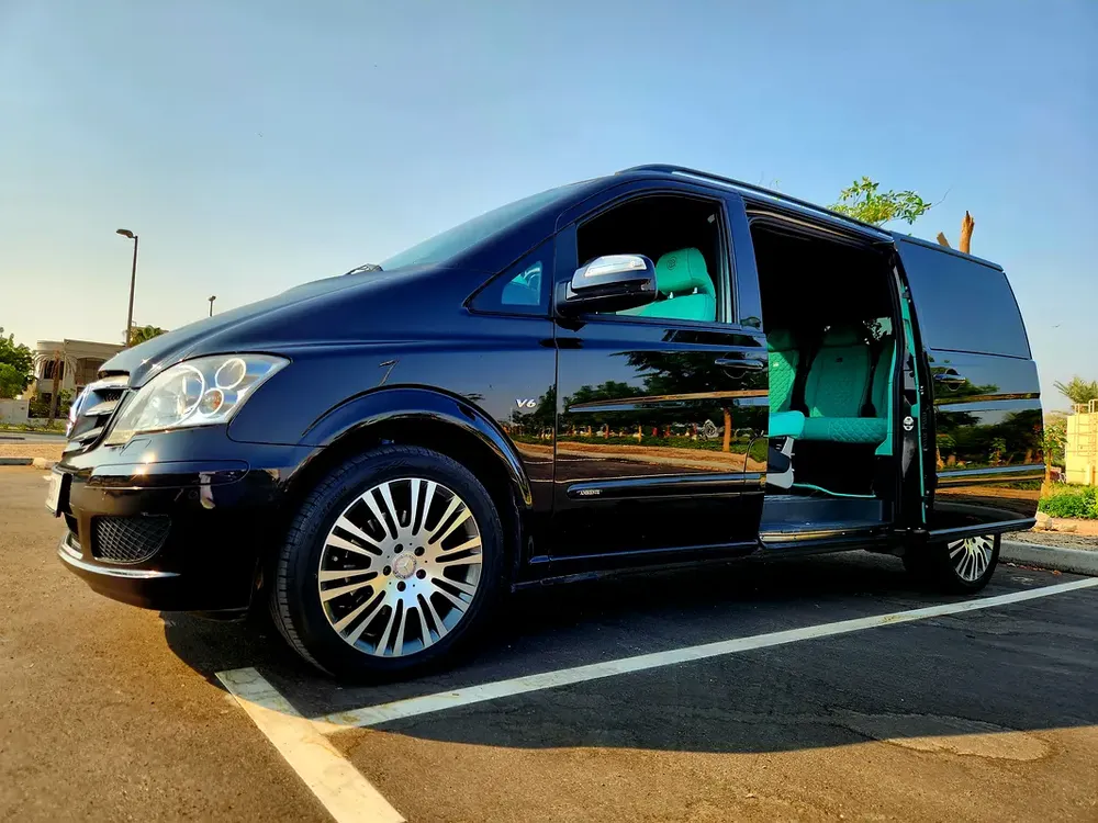 Vaino V6 GCC Gargash low mileage VIP Edition - Image 7