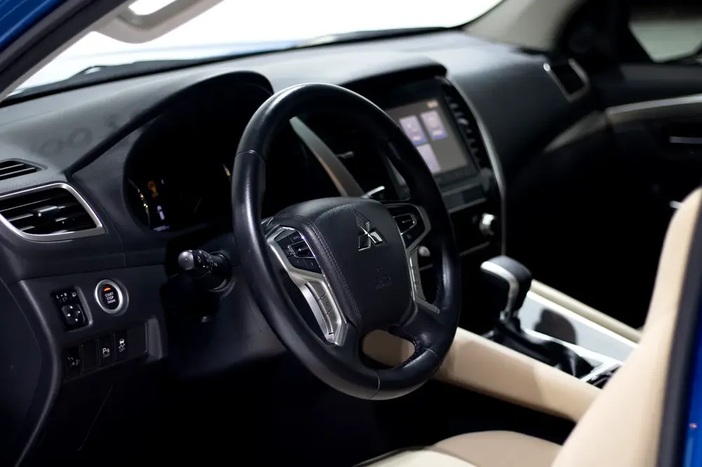 2023 Mitsubishi Montero GLX Med Line| GCC Specs | Med Line | Excellent Condition - Image 6