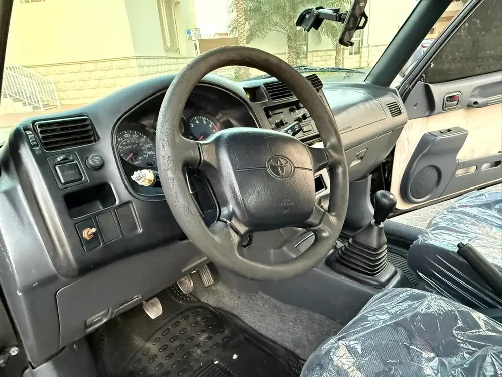 Toyota rav4 1997 model, manual gear, import, super clean car, low mileage - Image 5