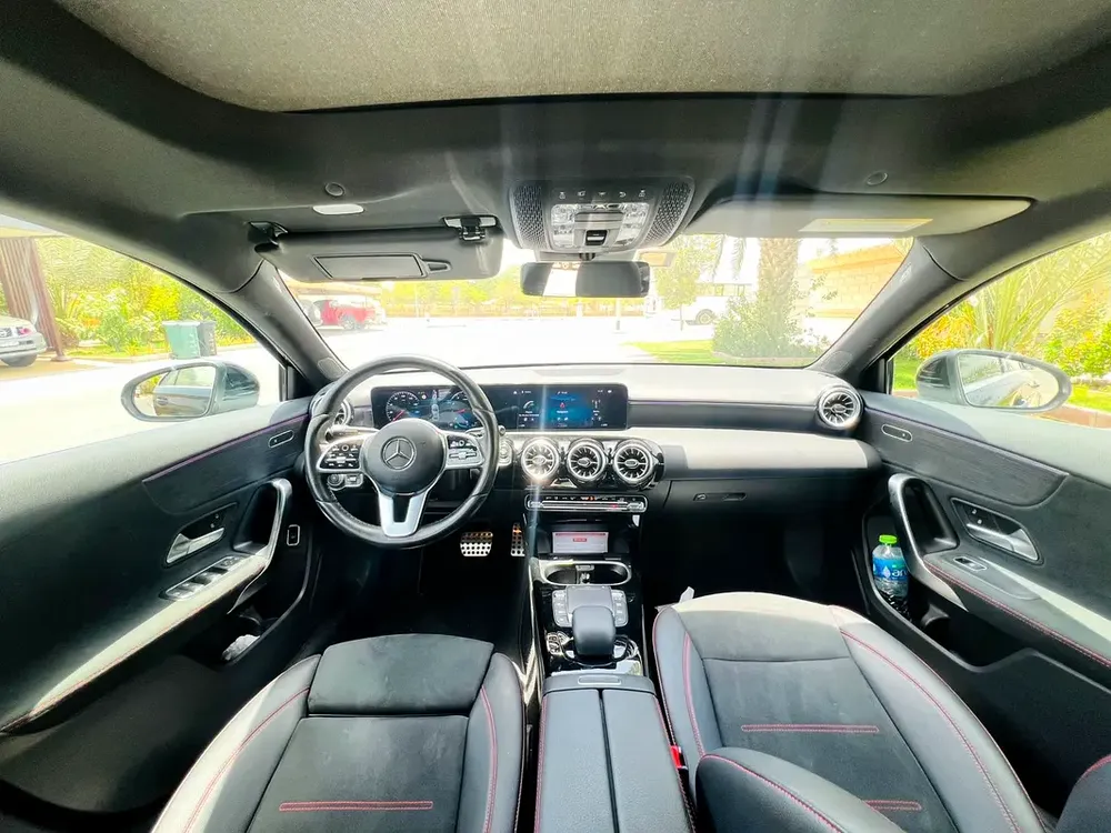 2022 A220 LOW km - Image 6