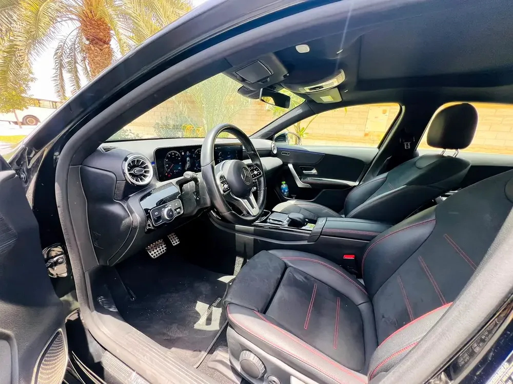 2022 A220 LOW km - Image 7