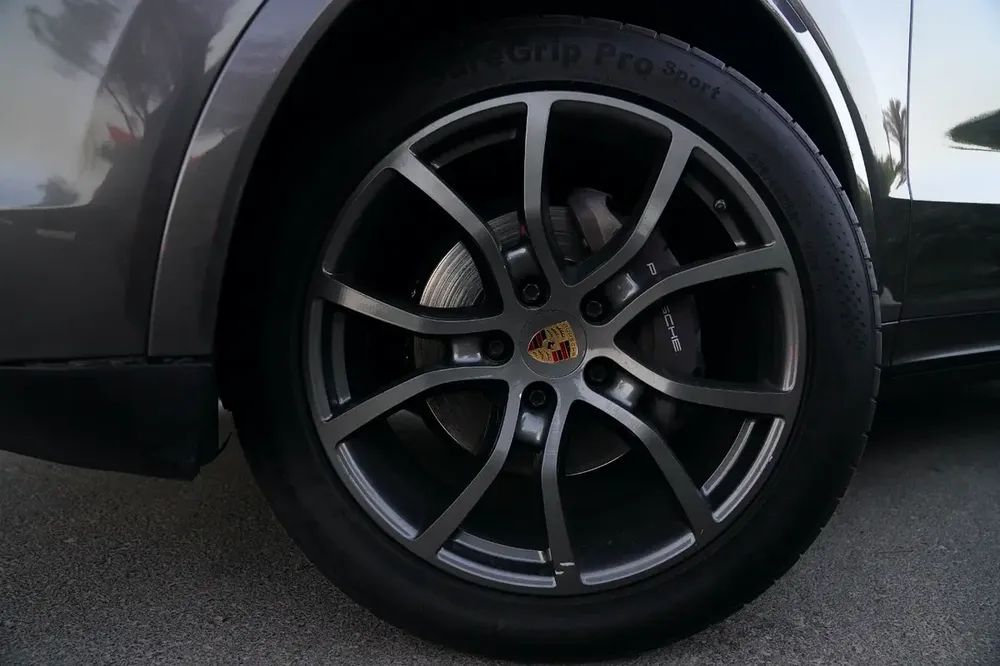 2019 Porsche Cayenne - GCC Specs - Image 13