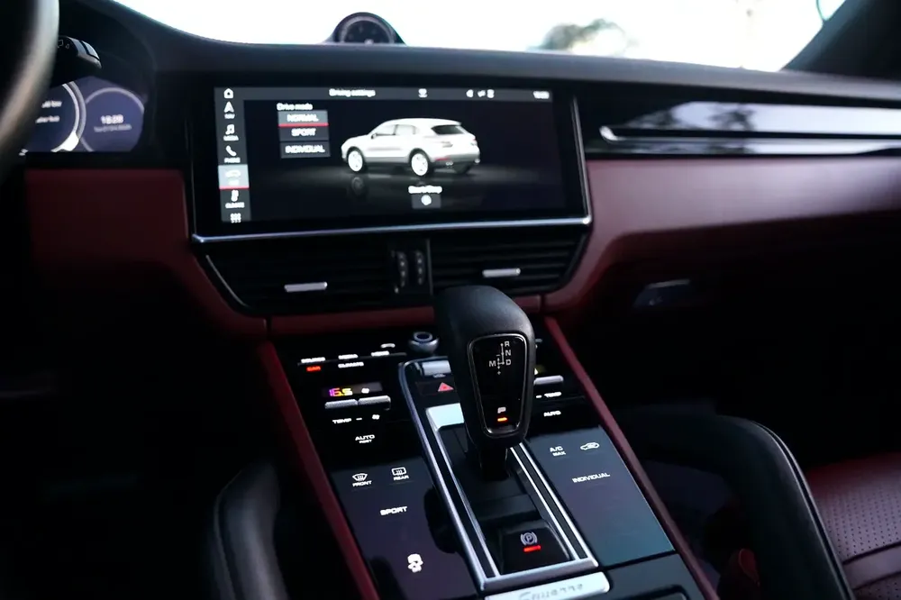 2019 Porsche Cayenne - GCC Specs - Image 8