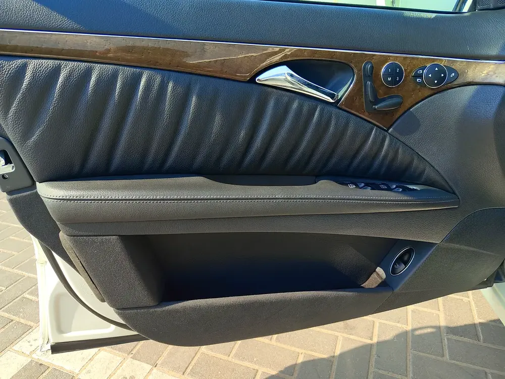 2005 Mercedes-Benz E350 Avantgarde - Japanese specs - excellent condition - Image 11