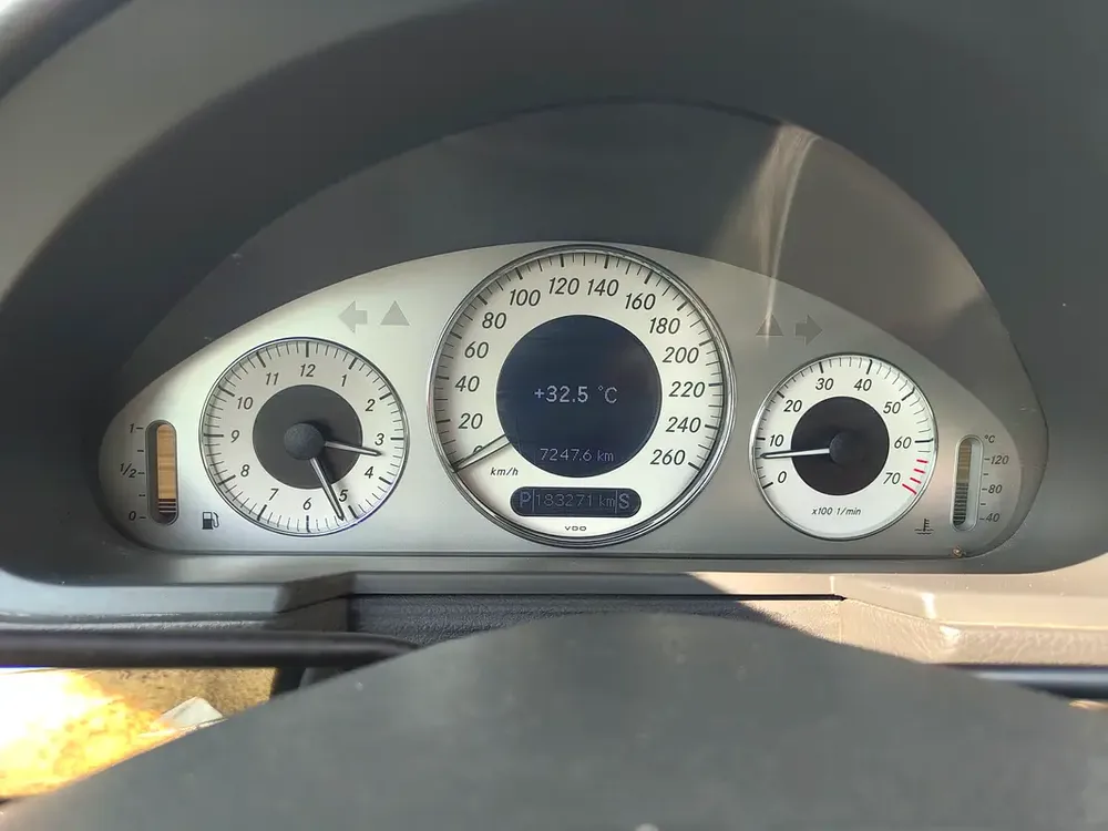 2005 Mercedes-Benz E350 Avantgarde - Japanese specs - excellent condition - Image 7