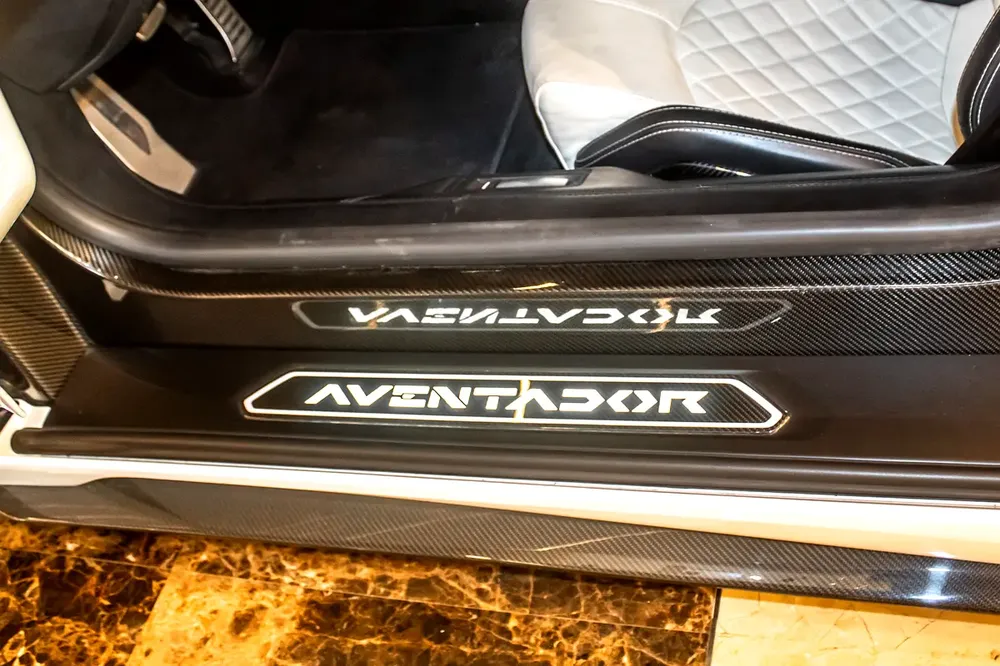 Lamborghini Aventador - Image 10
