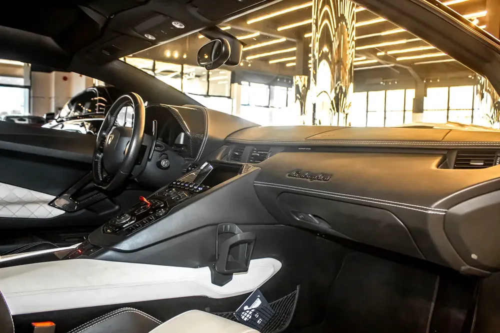 Lamborghini Aventador - Image 11