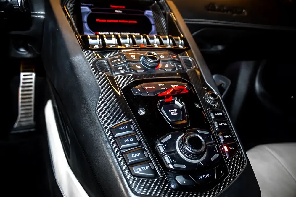 Lamborghini Aventador - Image 13