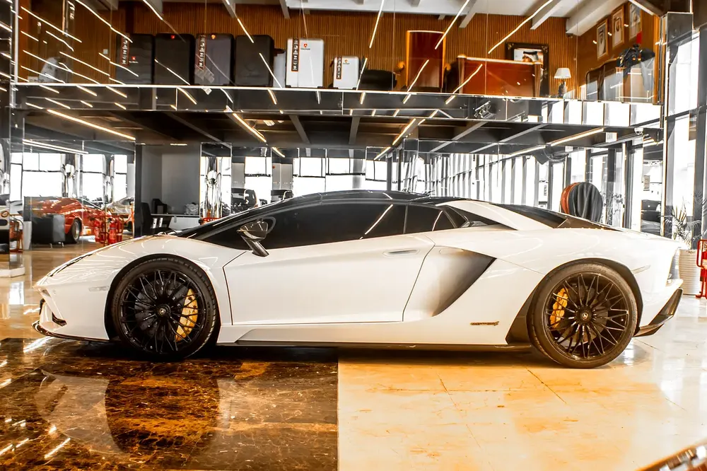 Lamborghini Aventador - Image 4