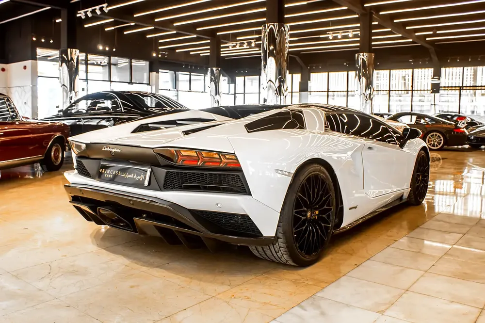 Lamborghini Aventador - Image 6