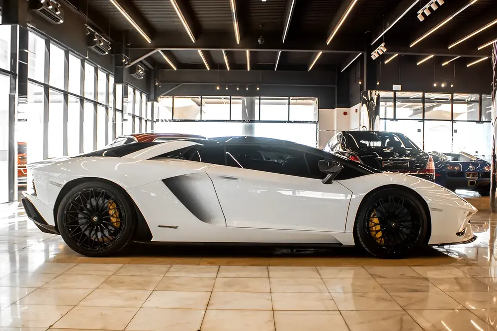 Lamborghini Aventador - Image 7