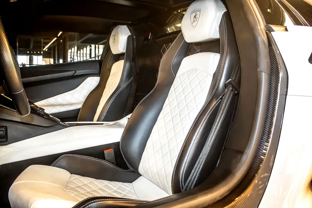 Lamborghini Aventador - Image 9