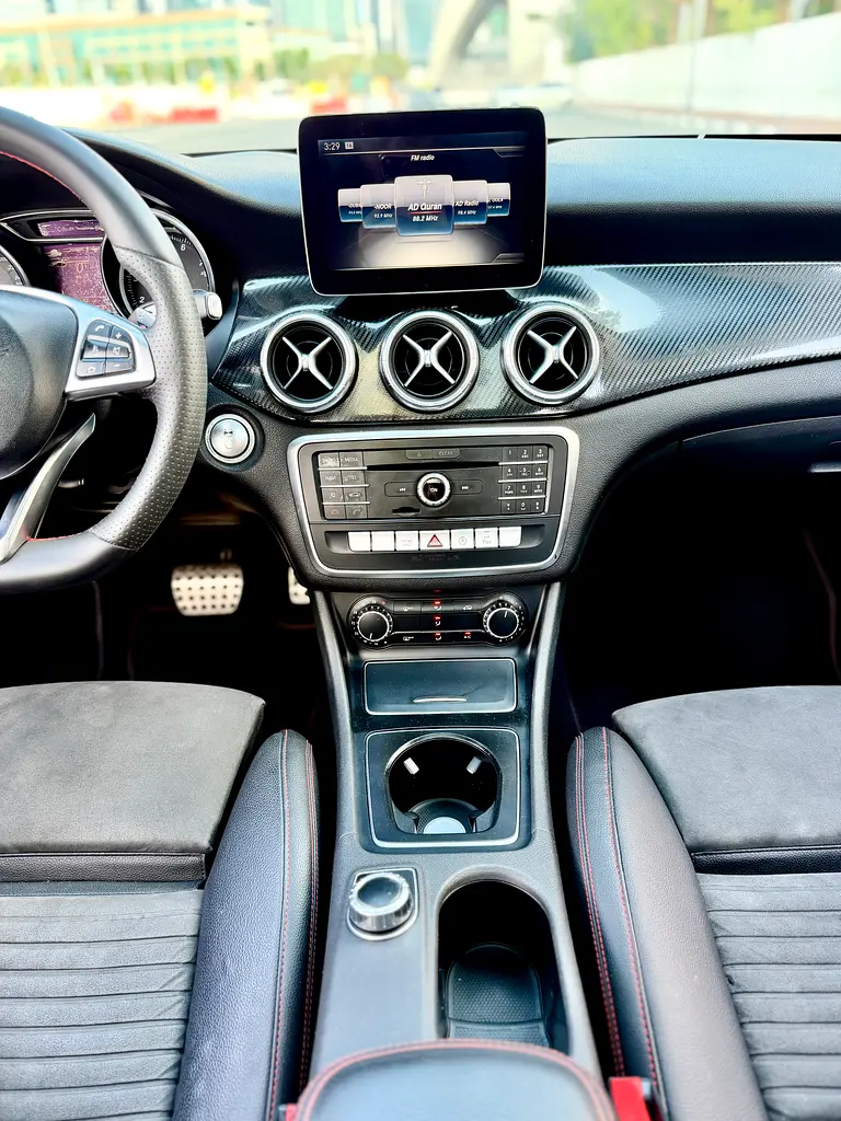 2017 MERCEDES-BENZ CLA 250 4MATIC AMG KIT GCC SPECIFICATION IN VERY EXCELLENT CONDITION - Image 17
