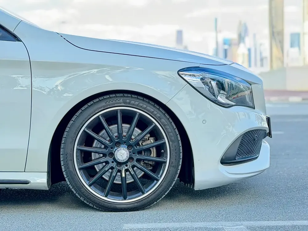 2017 MERCEDES-BENZ CLA 250 4MATIC AMG KIT GCC SPECIFICATION IN VERY EXCELLENT CONDITION - Image 20
