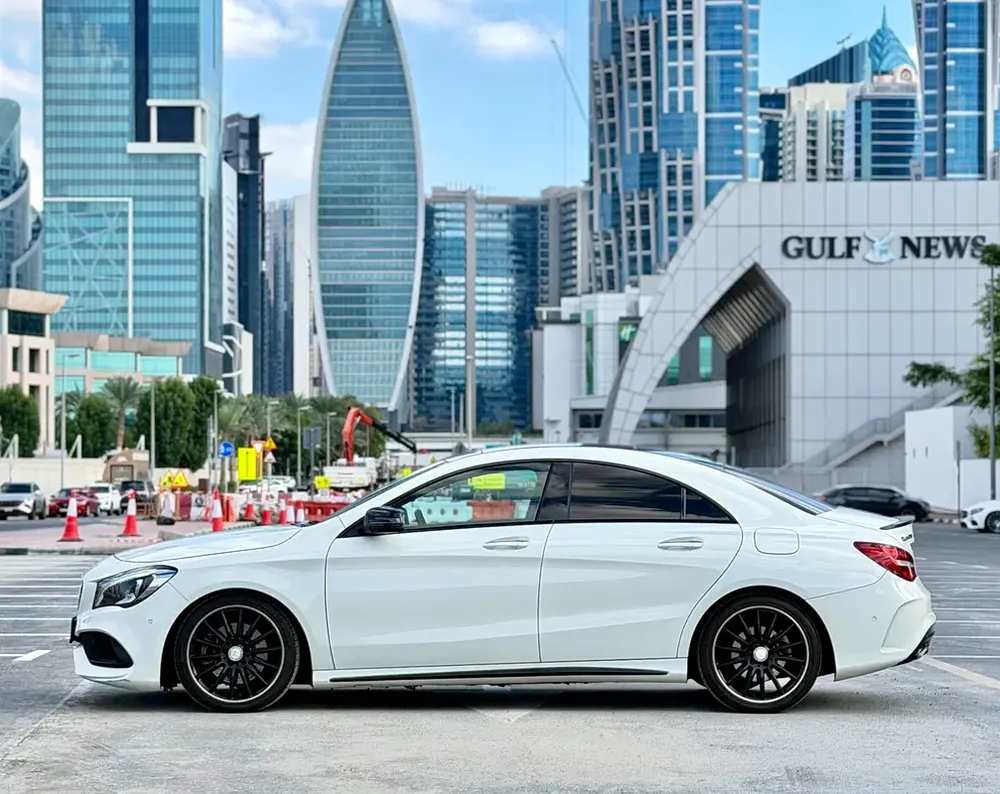 2017 MERCEDES-BENZ CLA 250 4MATIC AMG KIT GCC SPECIFICATION IN VERY EXCELLENT CONDITION - Image 4