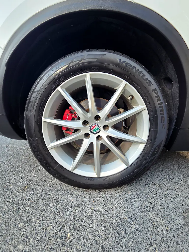 Alfa Romeo Stelvio Super 2019 - GCC Specs - Excellent Condition - Image 17