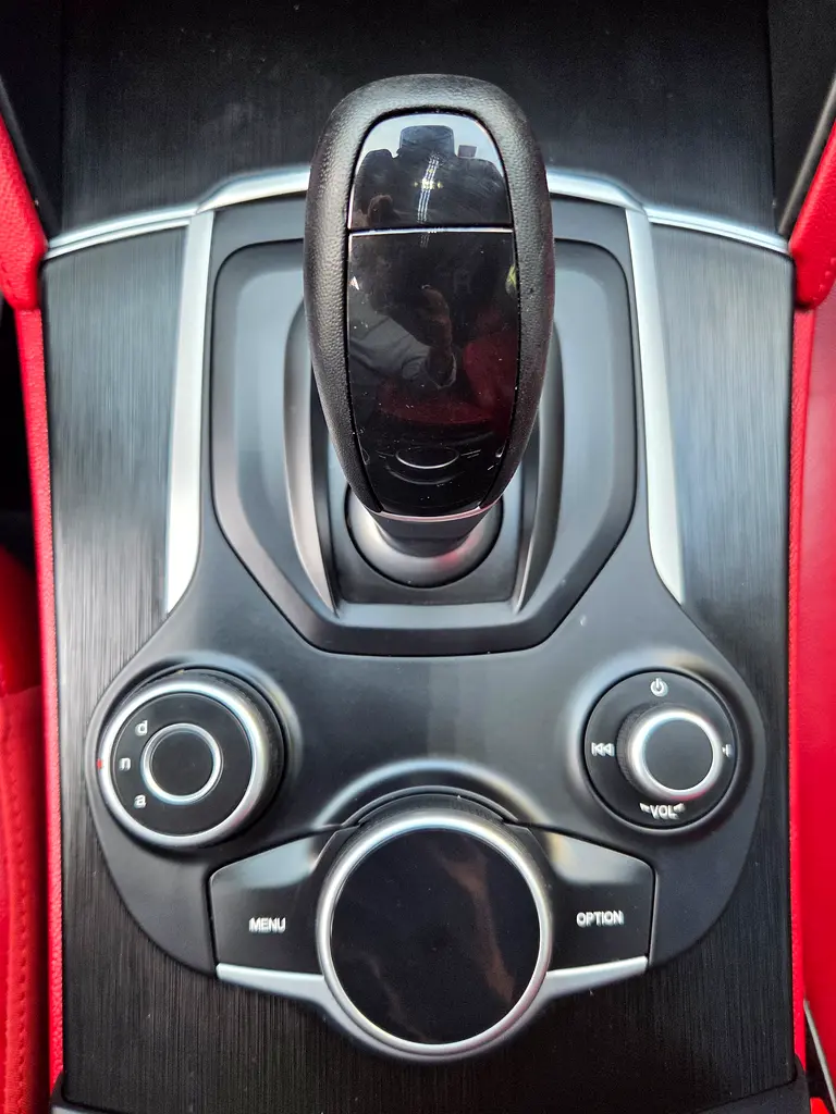 Alfa Romeo Stelvio Super 2019 - GCC Specs - Excellent Condition - Image 18