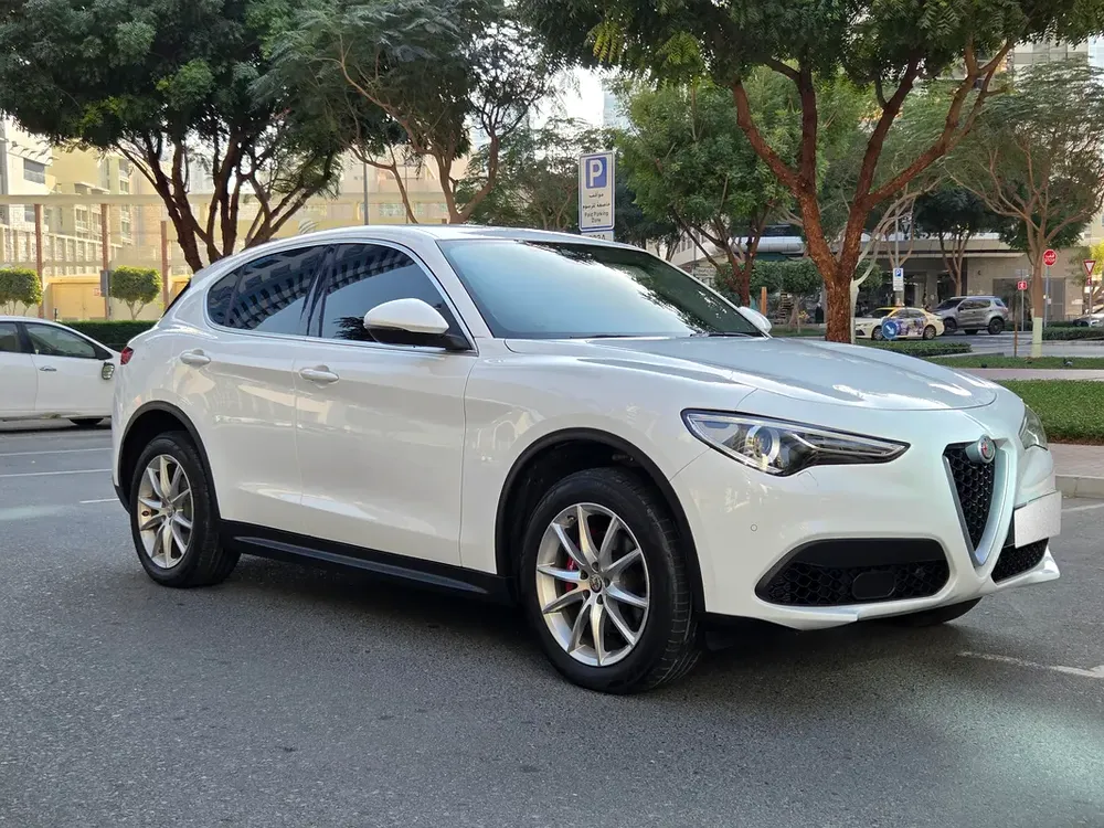 Alfa Romeo Stelvio Super 2019 - GCC Specs - Excellent Condition - Image 4