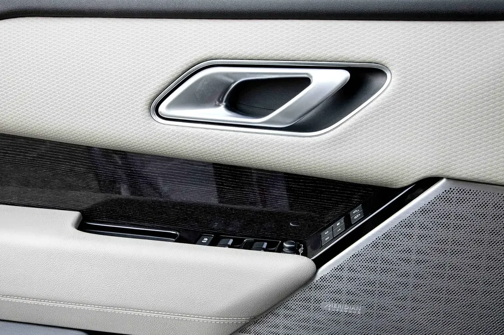 2,546 P.M |  Range Rover Velar R-Dynamic SE | 0% Downpayment | RANGE ROVER HISTORY! - Image 13