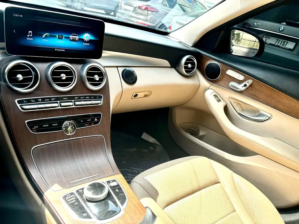 Mercedes-Benz C-Class C200 American Spec excellent condition - Image 5