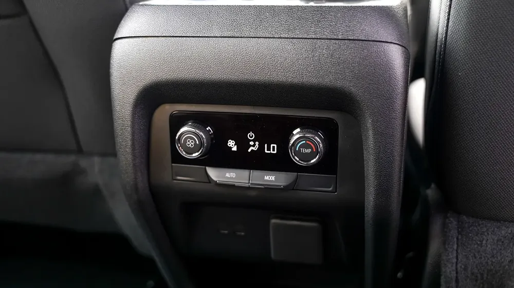Chevrolet Traverse LT FWD 2.5L SUV - 2024 (Export) - Image 15