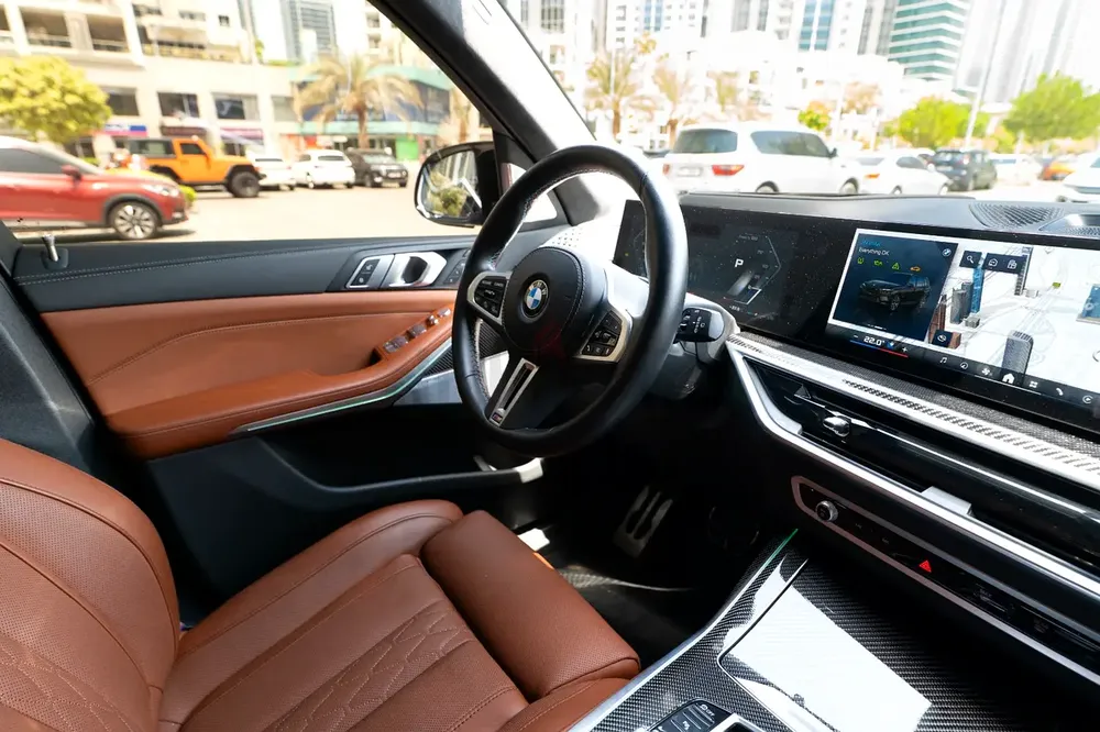 BMW X7 60i GCC warranty and service till 2030 - Image 10
