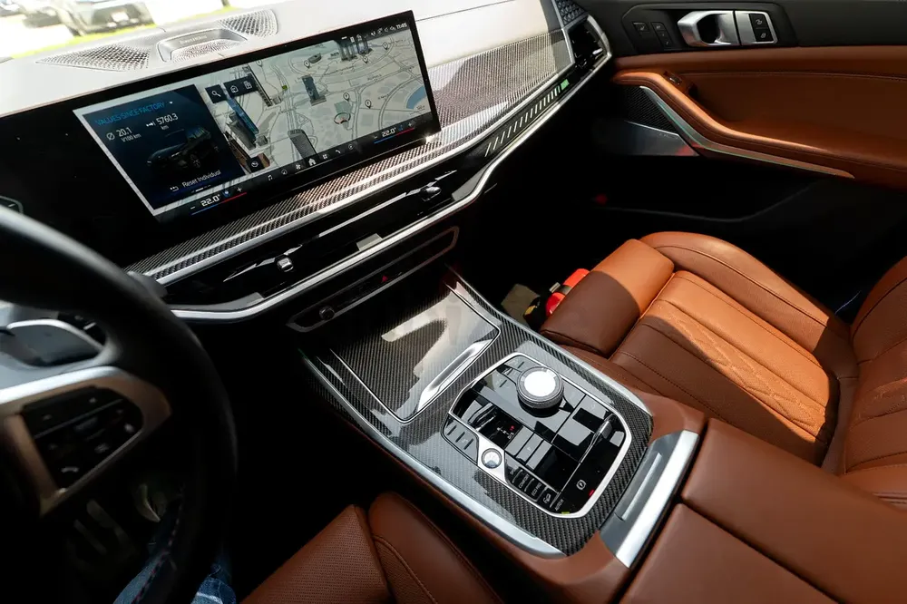 BMW X7 60i GCC warranty and service till 2030 - Image 11