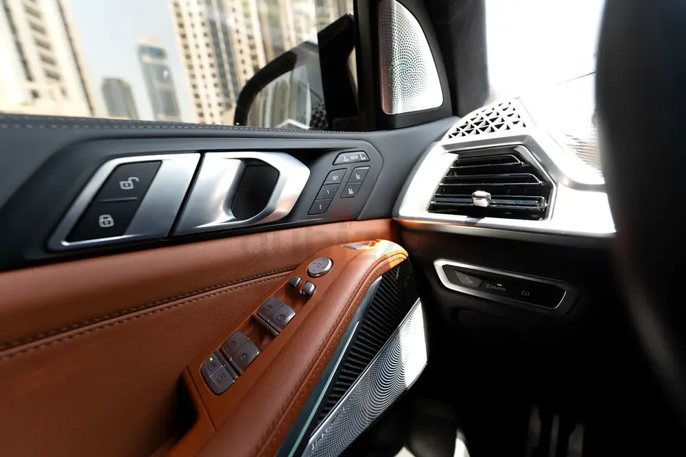 BMW X7 60i GCC warranty and service till 2030 - Image 12