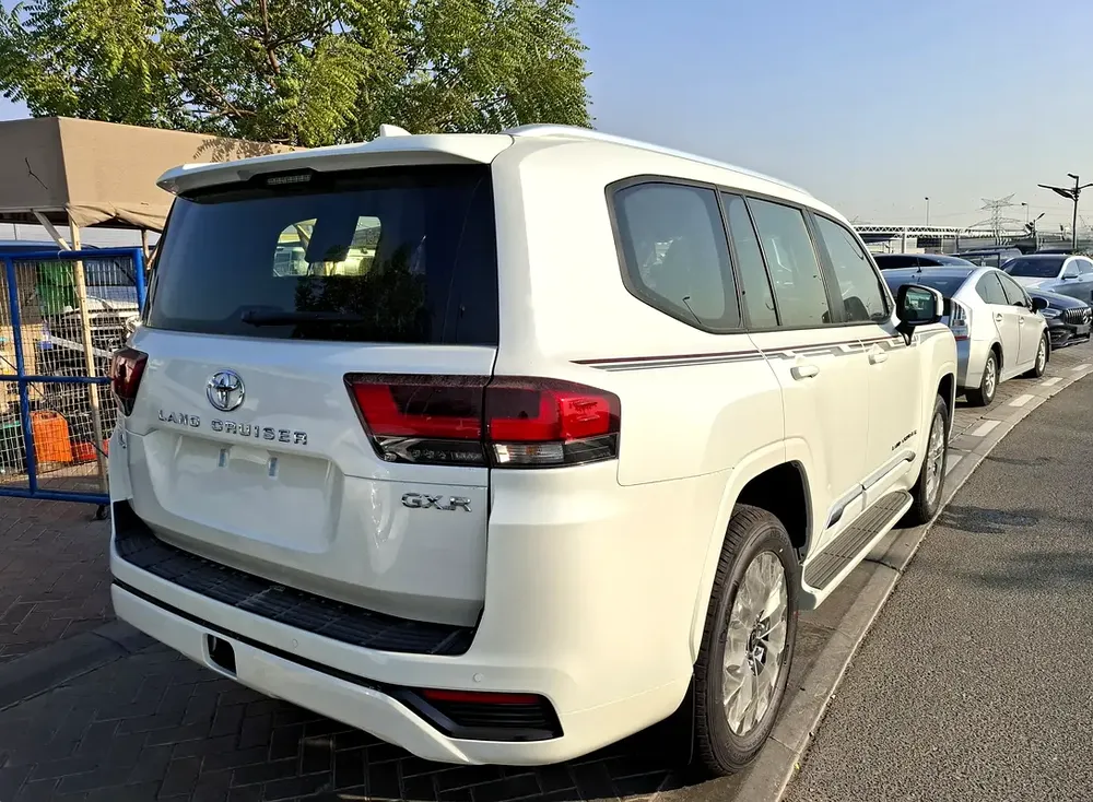 Land Cruiser GXR 3.5L 2026 White Petrol GCC (Export Only) - Image 5