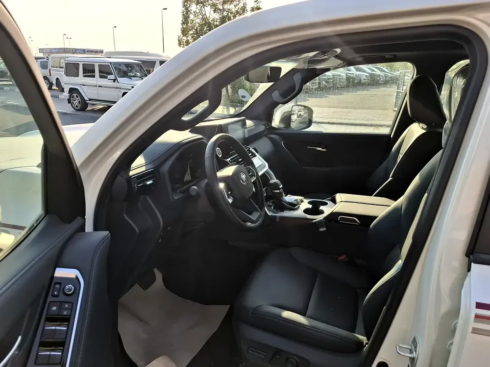 Land Cruiser GXR 3.5L 2026 White Petrol GCC (Export Only) - Image 6
