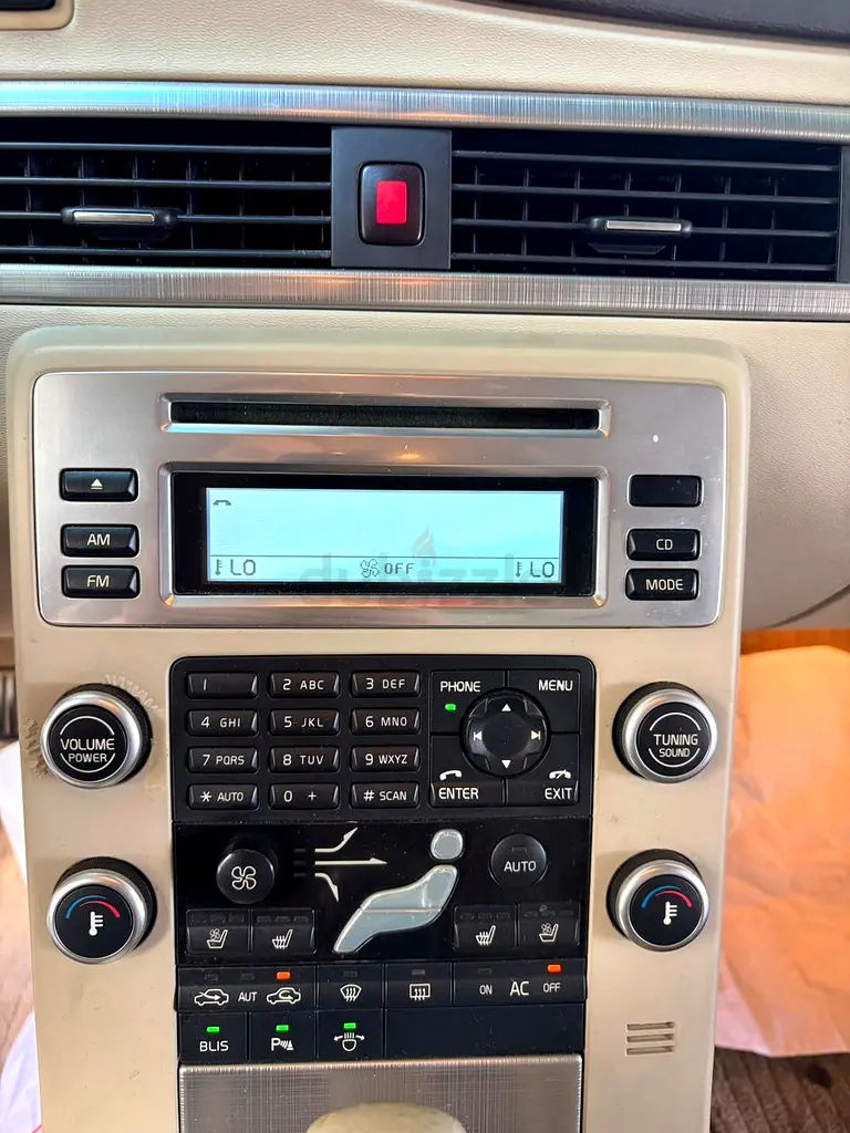 VOLVO S80 / First Owner - Image 14