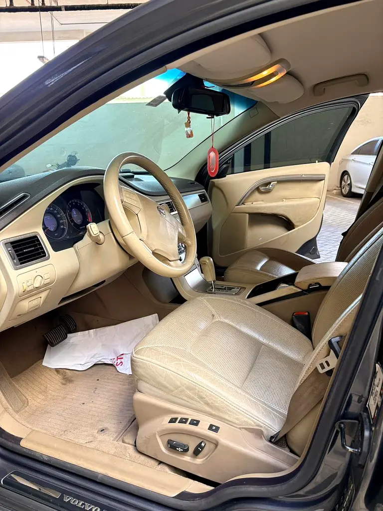 VOLVO S80 / First Owner - Image 6