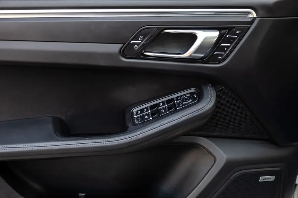 Porsche Macan T (LOW MILEAGE) 2023 GCC | Warranty - Image 11