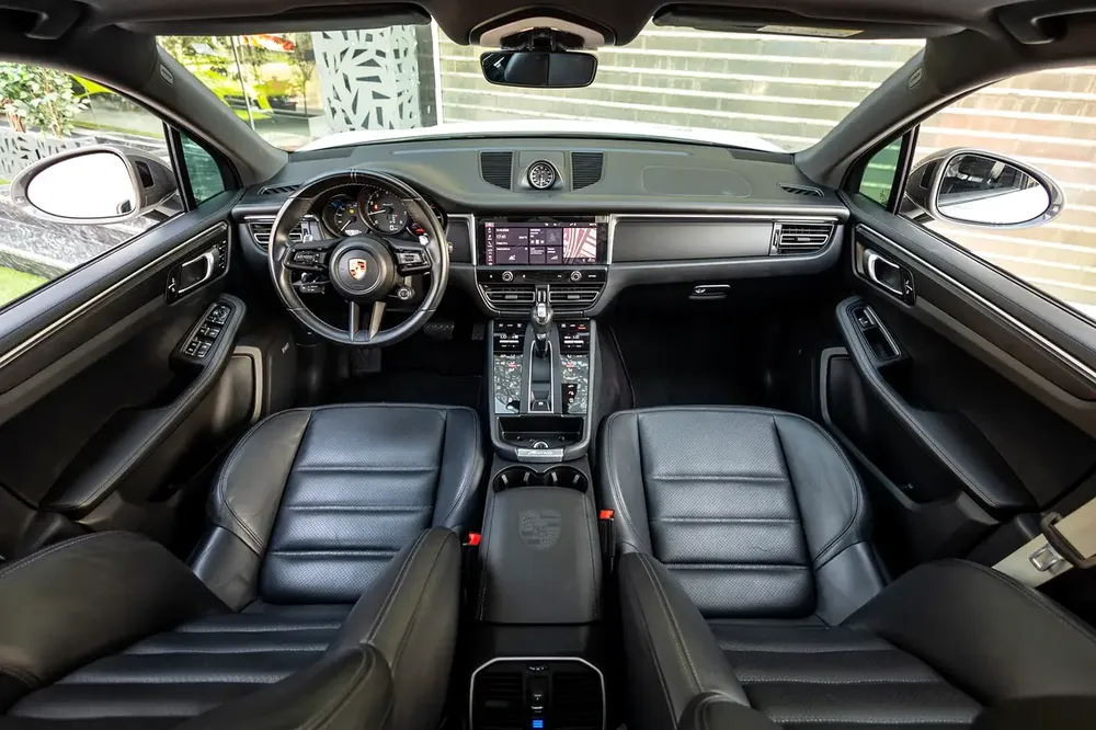 Porsche Macan T (LOW MILEAGE) 2023 GCC | Warranty - Image 13