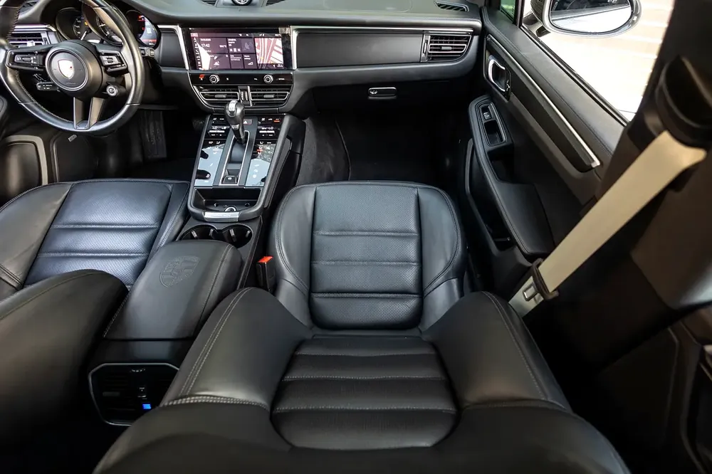 Porsche Macan T (LOW MILEAGE) 2023 GCC | Warranty - Image 15