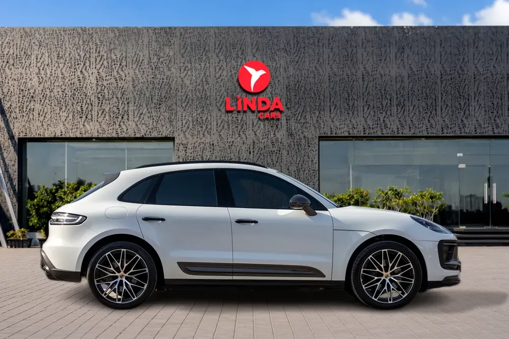 Porsche Macan T (LOW MILEAGE) 2023 GCC | Warranty - Image 7