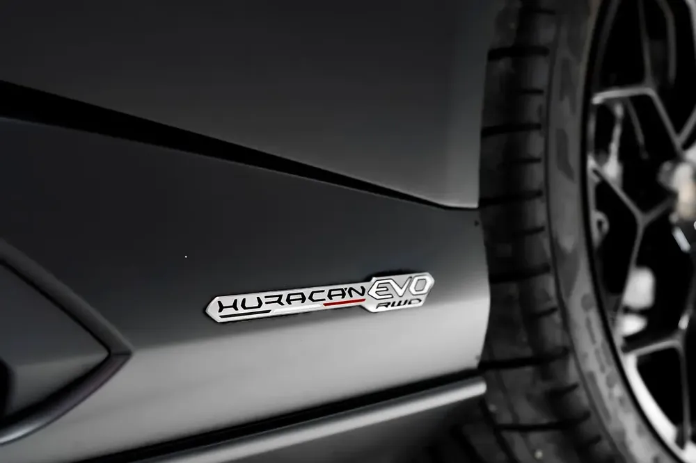 HURACAN EVO | DELIVERY MILEAGE | BRANDING PACKAGE | FRONT SUSPENSION LIFTER - Image 14