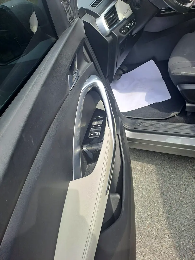 2023 Chevrolet Captiva Premium - GCC Specs Fsh Full Option Sunroof No Accident Very Clean Car - Image 13