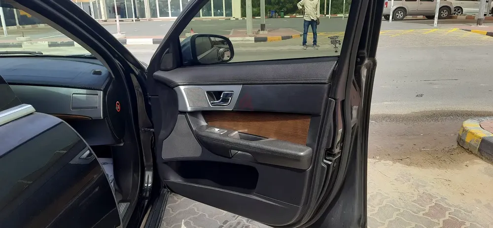 Jaguar XF 2014 | Luxury Sedan | GCC | Good Condition | Urgent Sale - Image 6